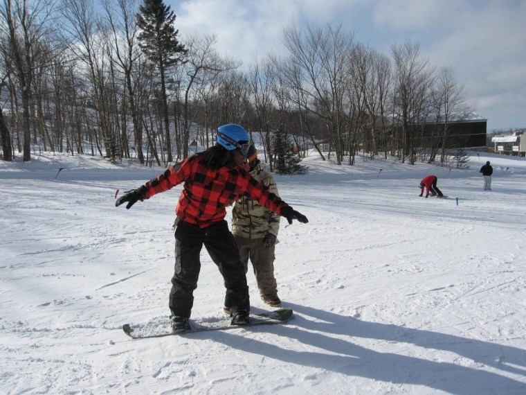 Image: Kids snowboarding